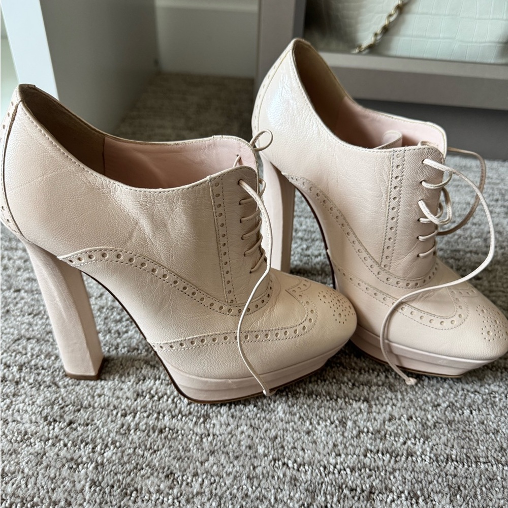 Bottega Veneta Cream Lace-Up Heels
